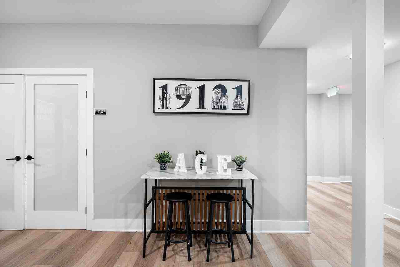 Gorgeous New Diamond St Construction Boasting Luxury Finishes - Photo 3 of 20