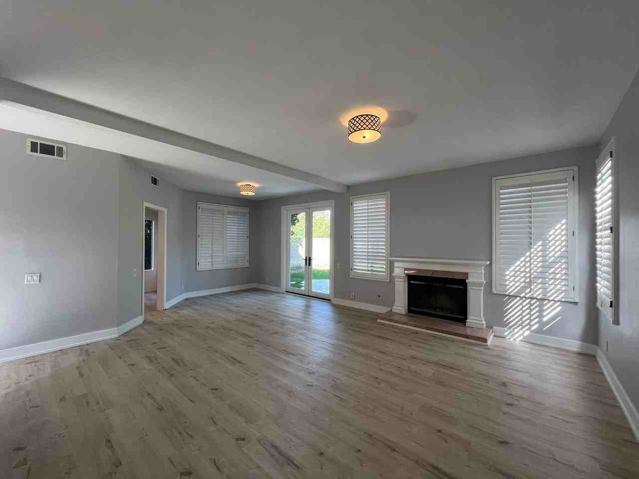 11927 River Grove Ct - Photo 2 of 16