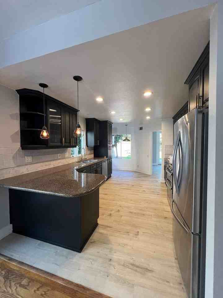 11927 River Grove Ct - Photo 3 of 16