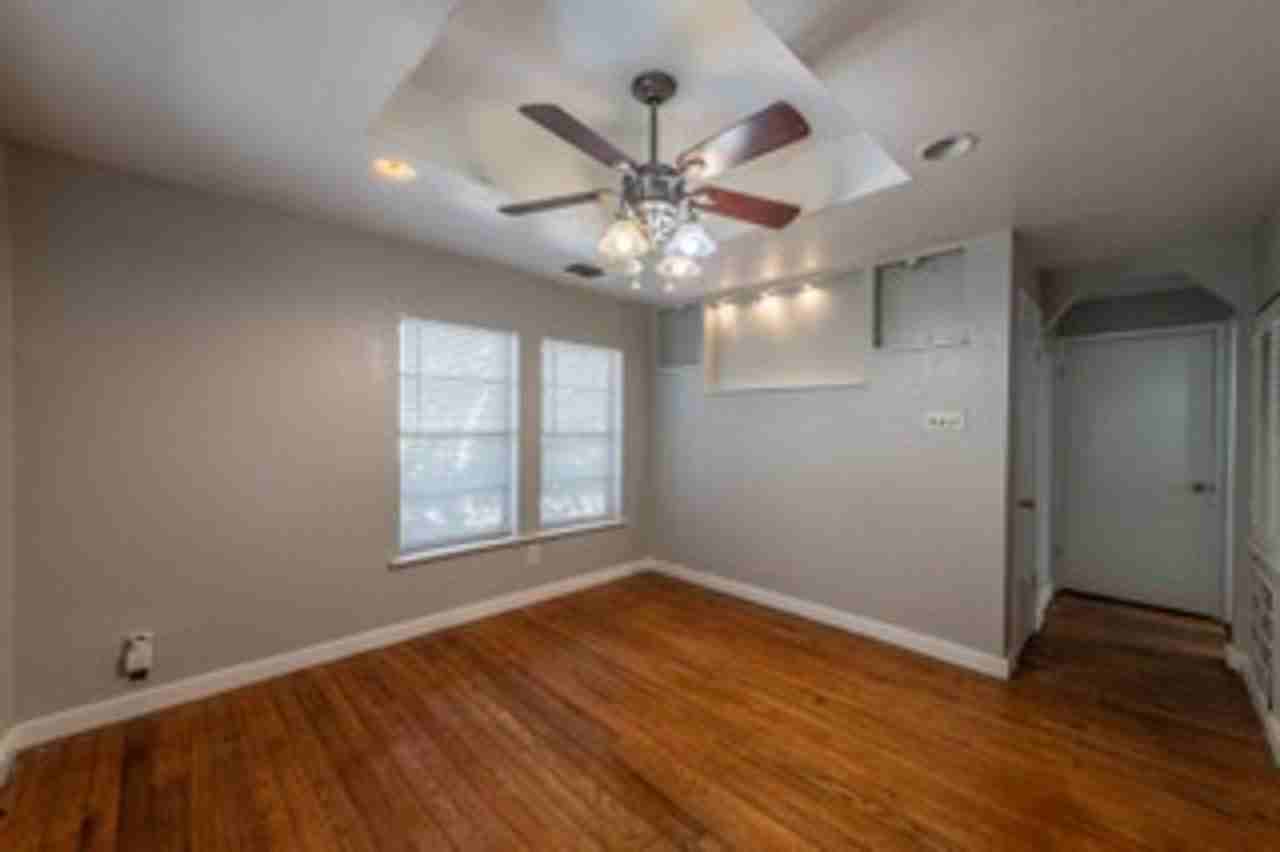 604 W HOLLYWOOD AVE - Photo 3 of 11