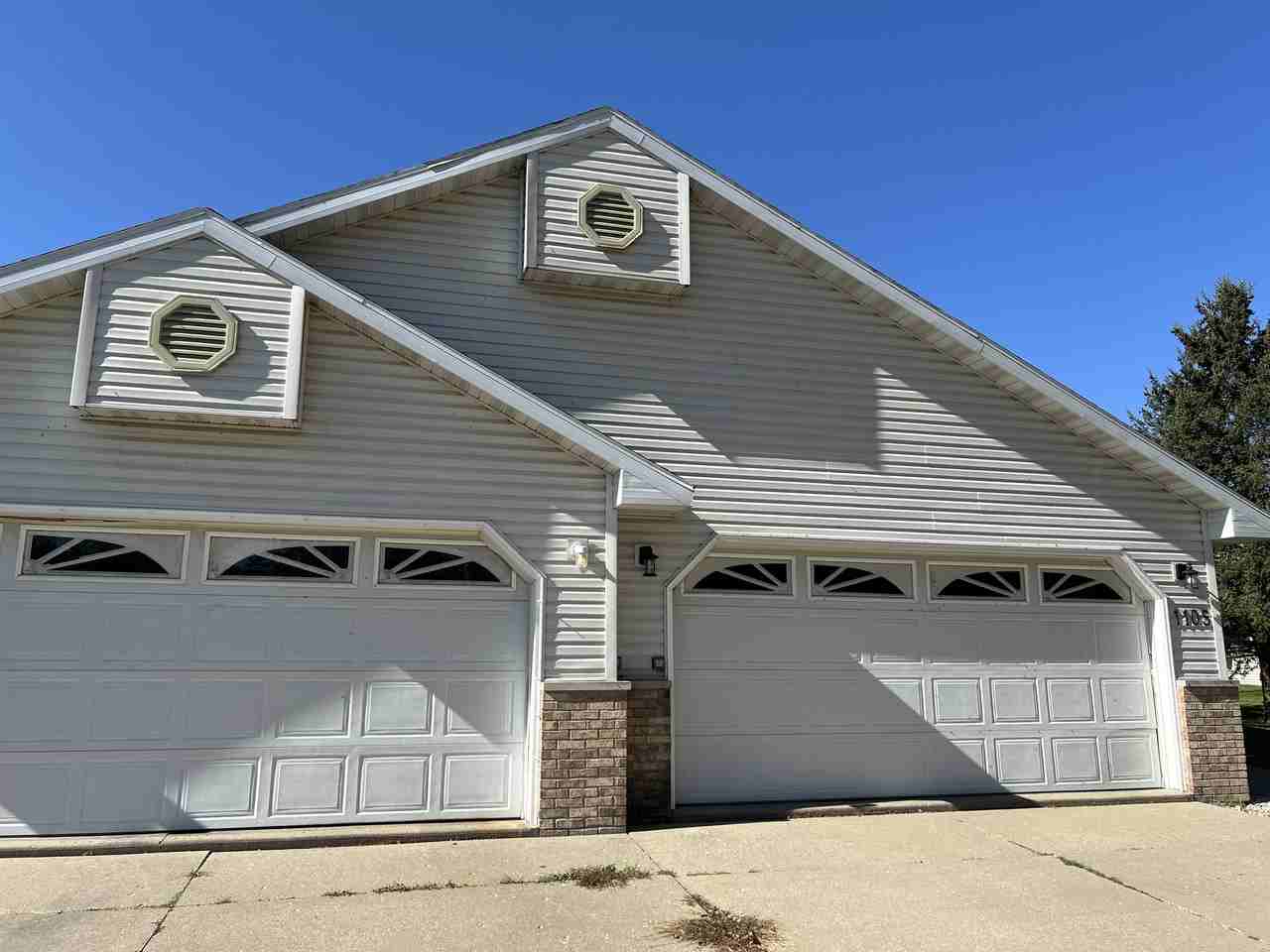1105 Heritage Court - Photo 2 of 24