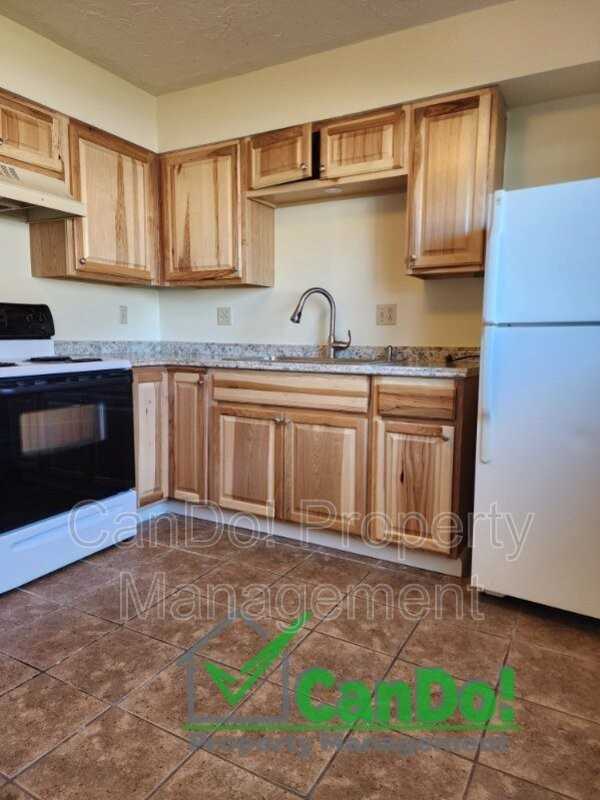 230 Carol Dr #4 - Photo 3 of 22