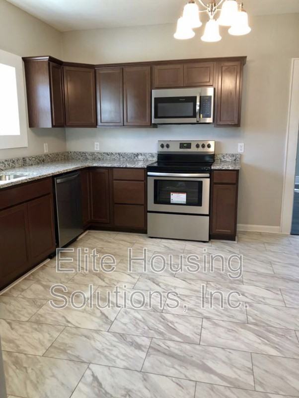 4672 W Lee Hwy - Photo 2 of 21