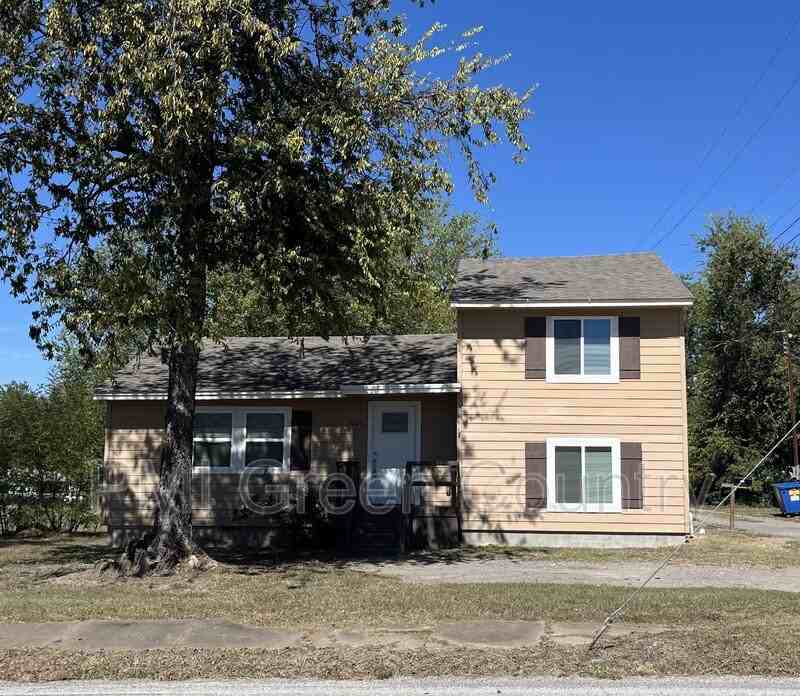 1005 Ne 1st St - Photo 2 of 50