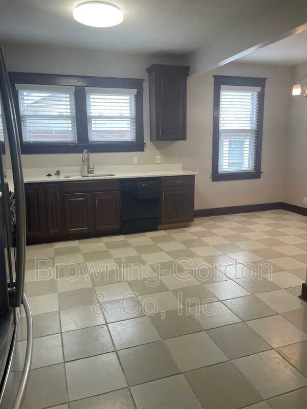 914 Caruthers Ave #A - Photo 3 of 37
