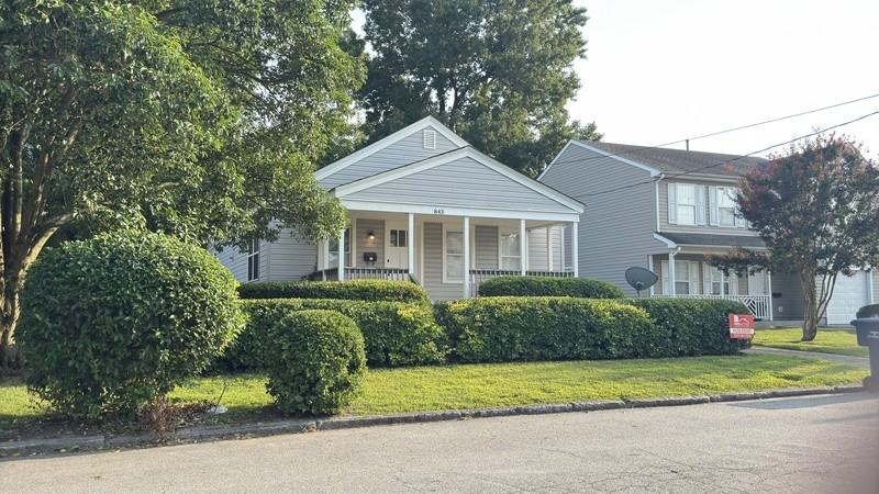 843 43rd St - Photo 2 of 22