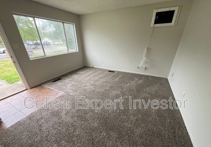 5207 Mcclellan St - Photo 2 of 7