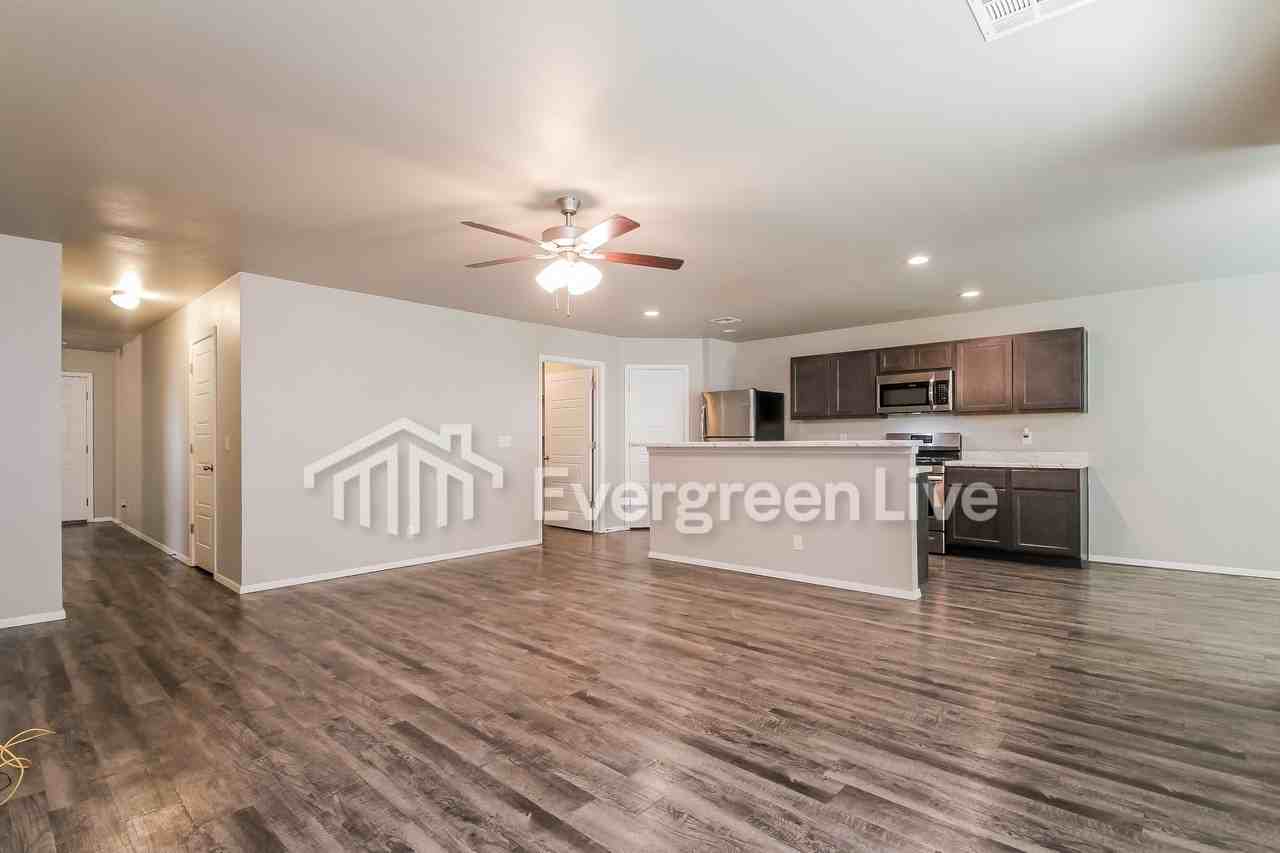 1219 E San Antonio St - Photo 3 of 15