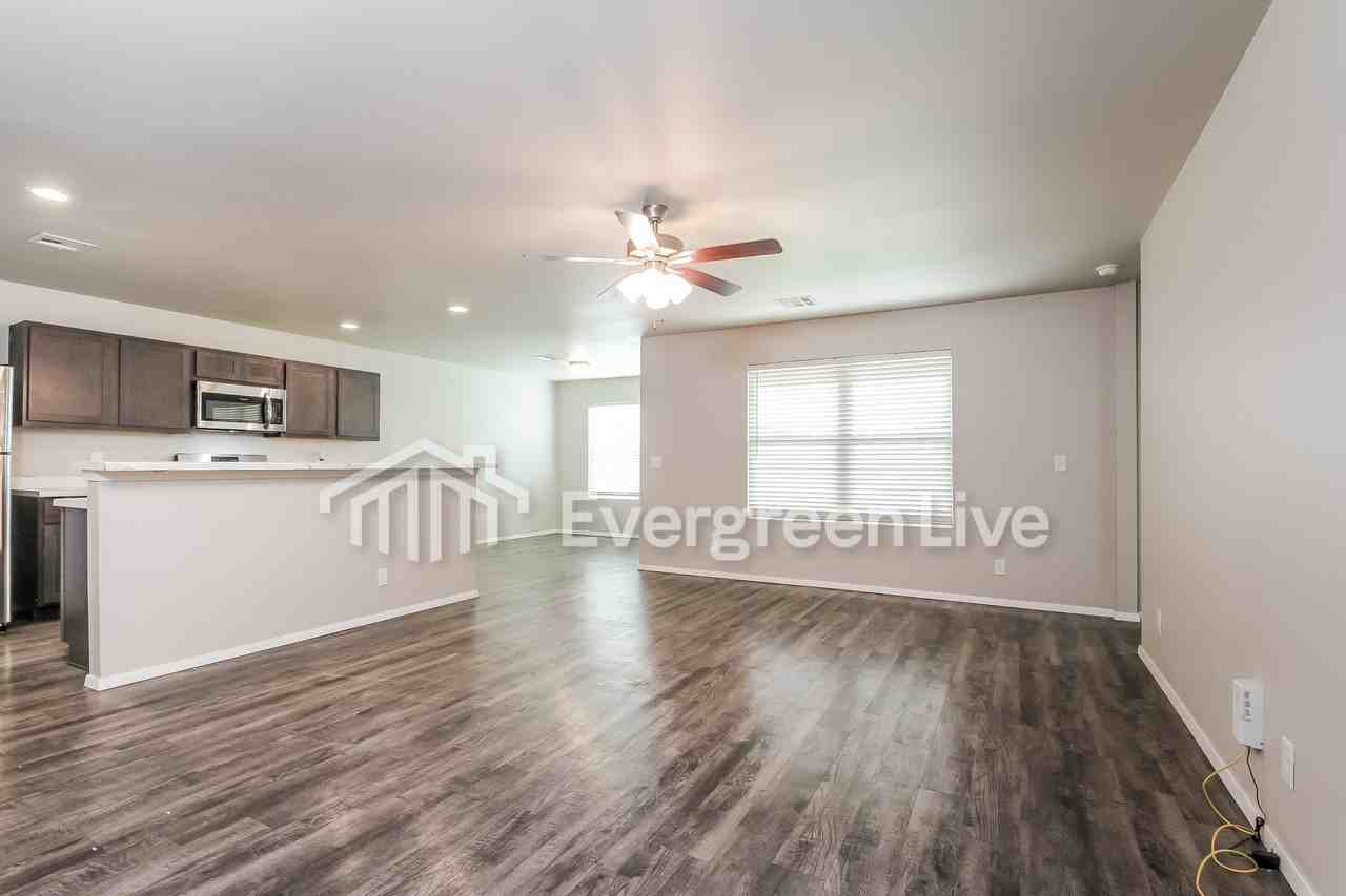 1219 E San Antonio St - Photo 2 of 15