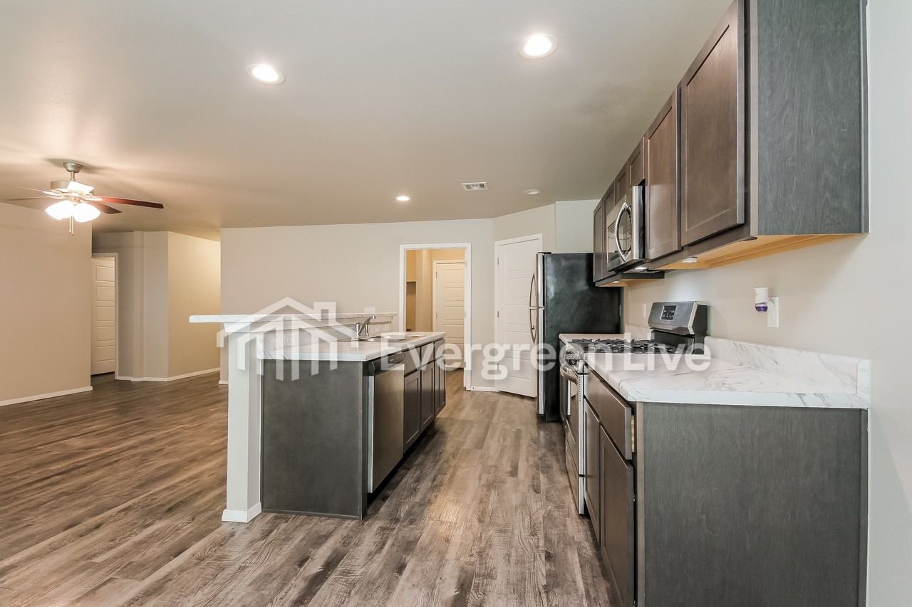 1219 E San Antonio St - Photo 5 of 15