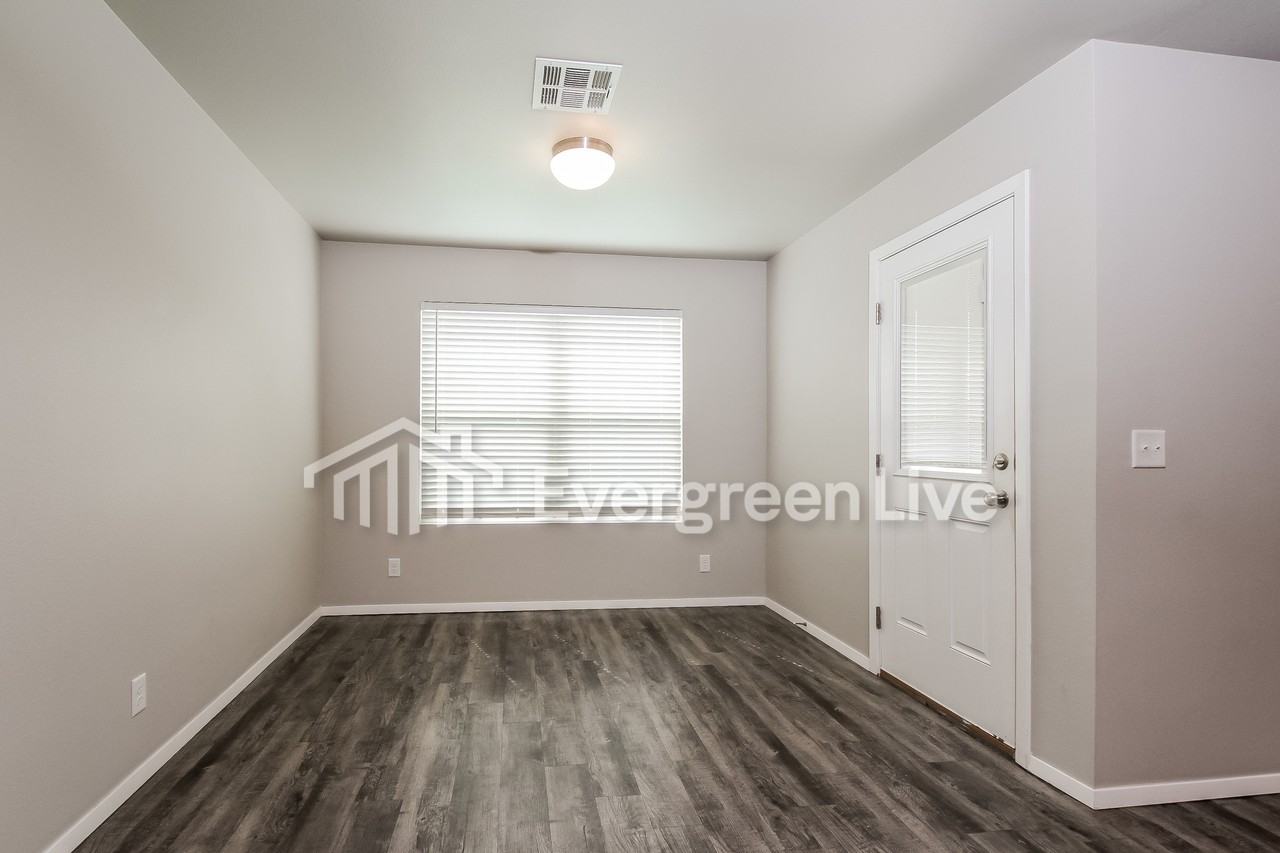 1219 E San Antonio St - Photo 4 of 15