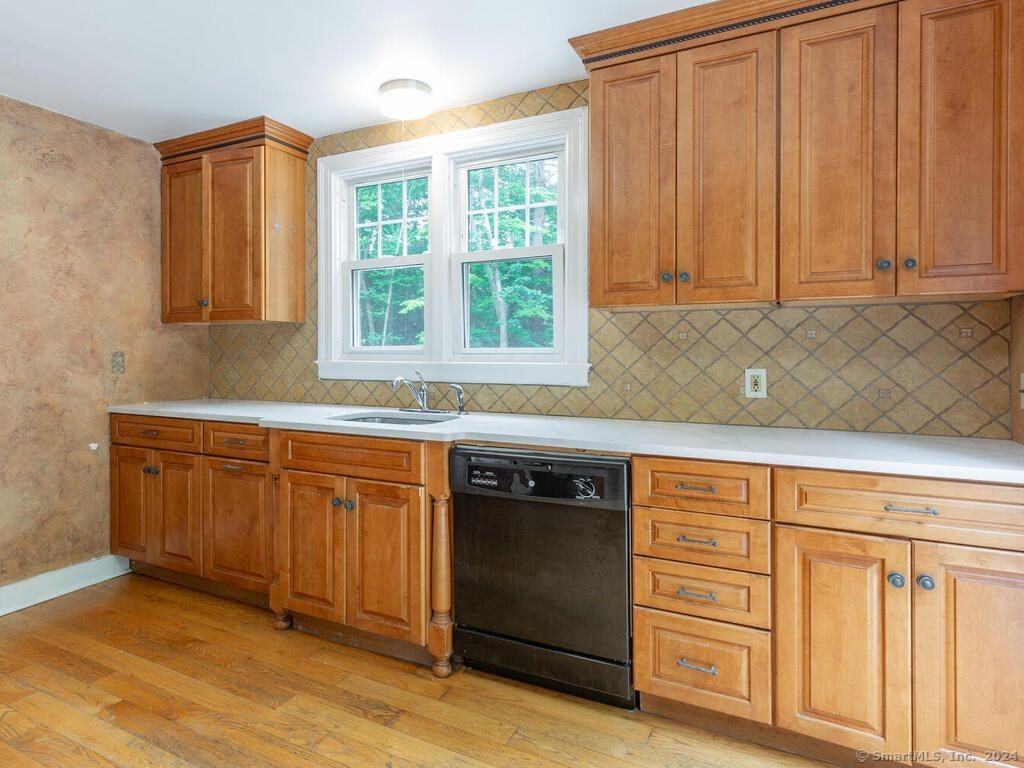 432 Hopmeadow St - Photo 2 of 24