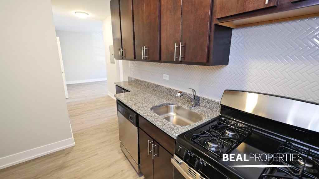 703 West Brompton Avenue #CL - Photo 4 of 12