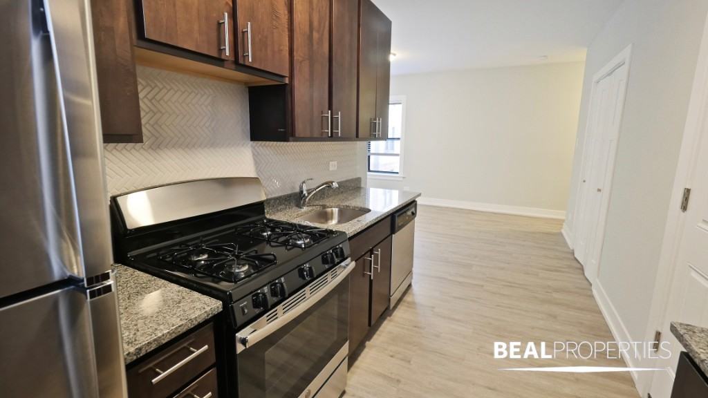 703 W Brompton Ave #CL18 - Photo 2 of 14