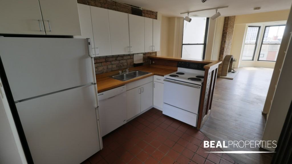 604 W Surf St #CL4 - Photo 2 of 14