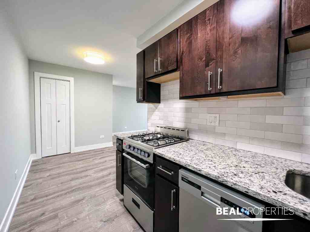 445 W Barry Ave #1 - Photo 2 of 15