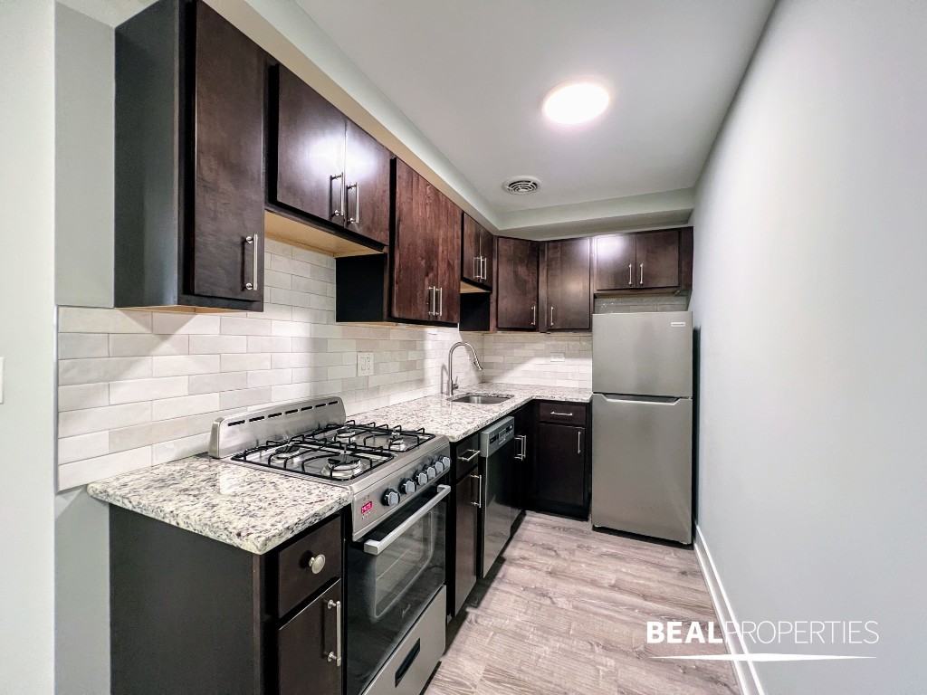 445 W Barry Ave #1 - Photo 3 of 15