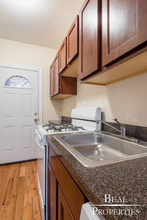 626 W Cornelia Ave #E - Photo 4 of 14