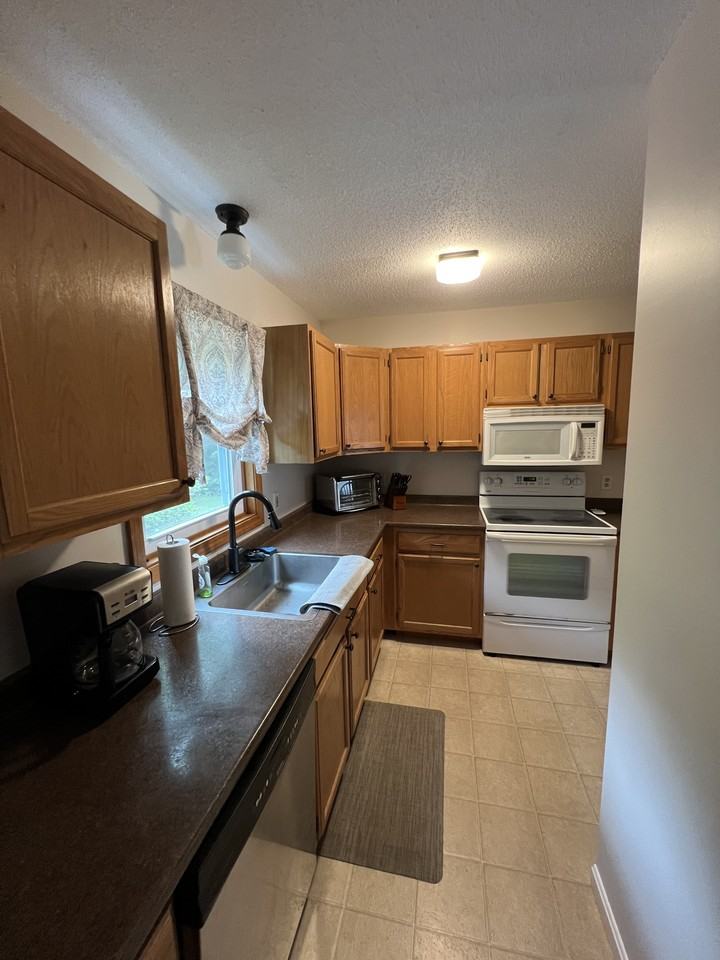 10 Chester Ln #4 - Photo 2 of 14