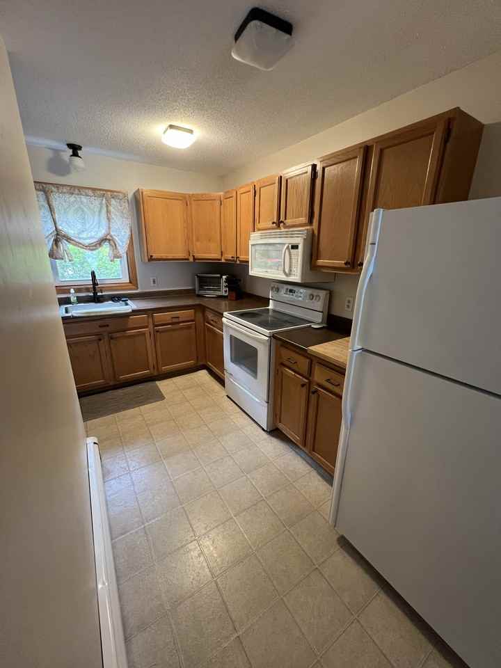 10 Chester Ln #4 - Photo 3 of 14