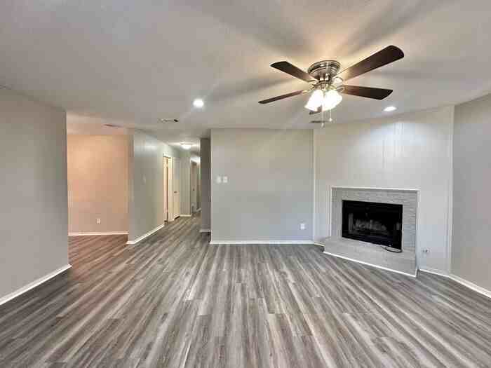 4510 Edinburgh Dr - Photo 2 of 27