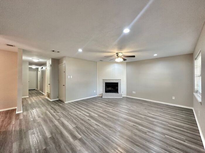 4510 Edinburgh Dr - Photo 3 of 27