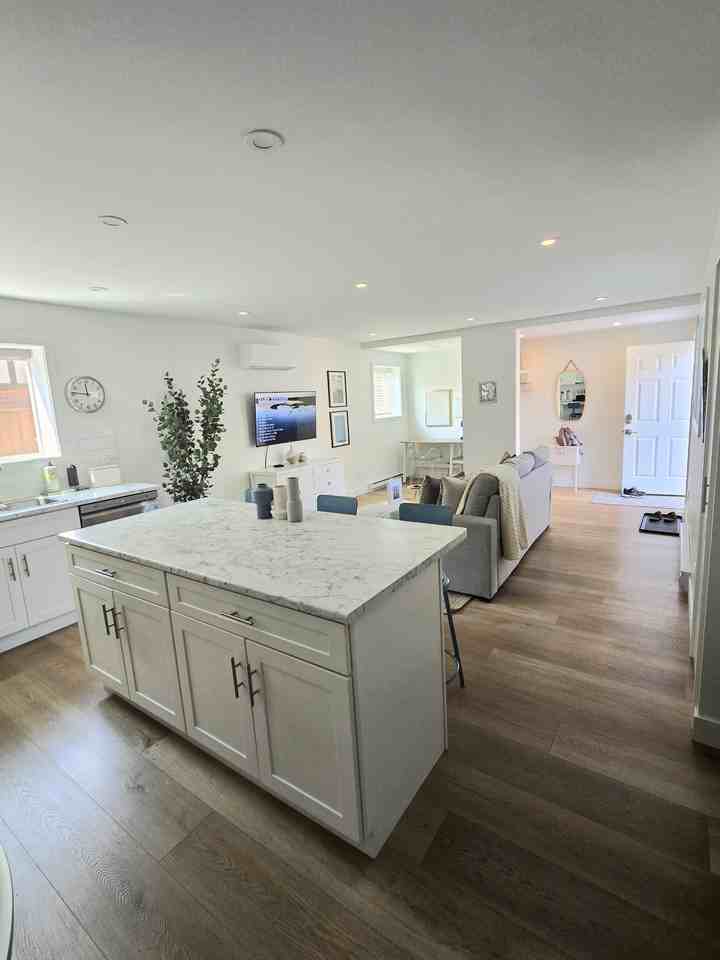 3283 Linwood Avenue - Photo 4 of 9