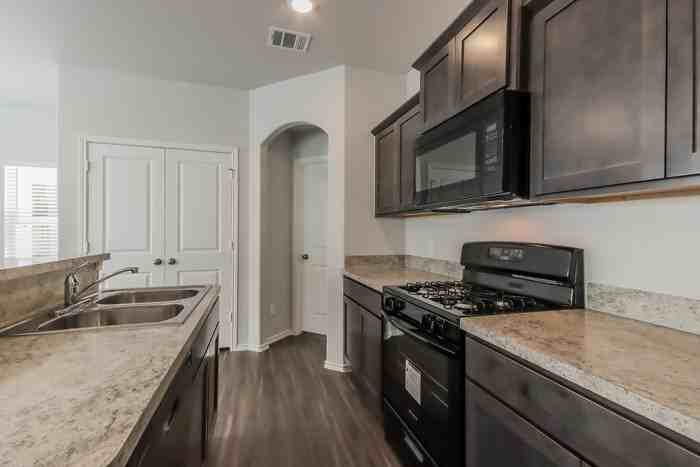 22340 Merlin St - Photo 2 of 13