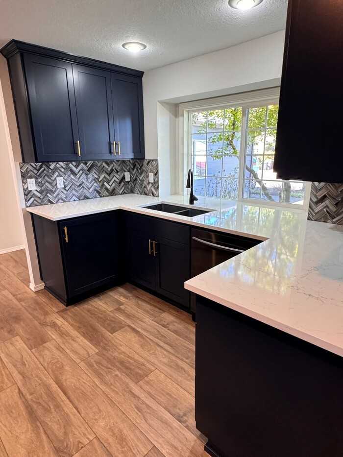 349 Se 7th Ave - Photo 3 of 19