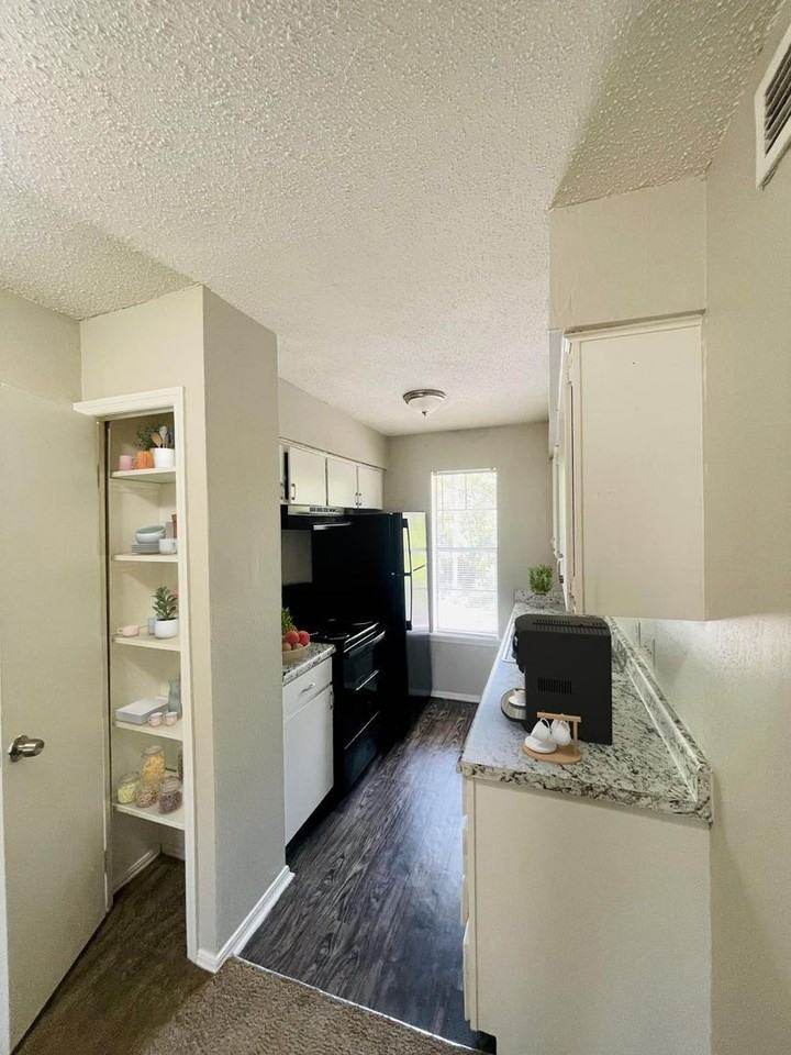 The Flats @ 5900 - Photo 7 of 39