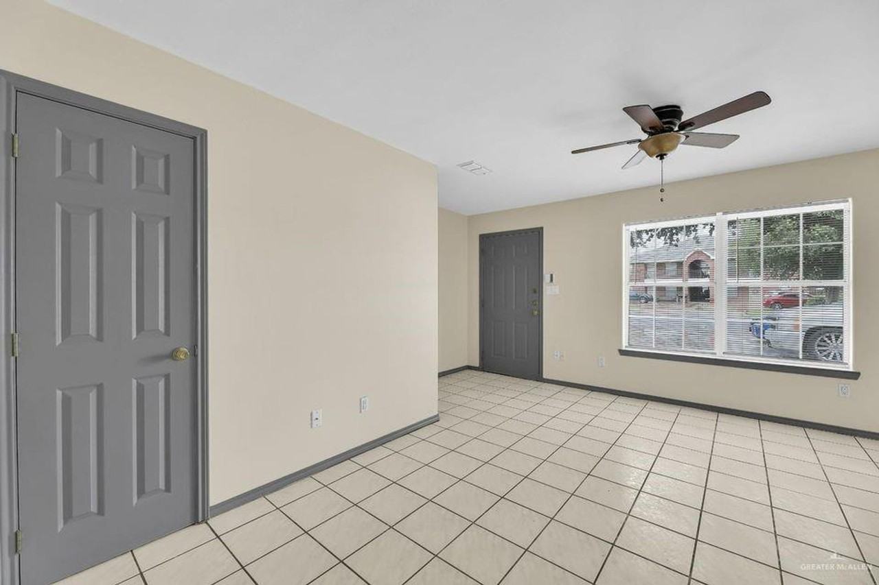 Broadway Apts - Photo 2 of 7