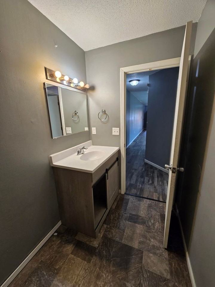 1201 W White St - Photo 2 of 3