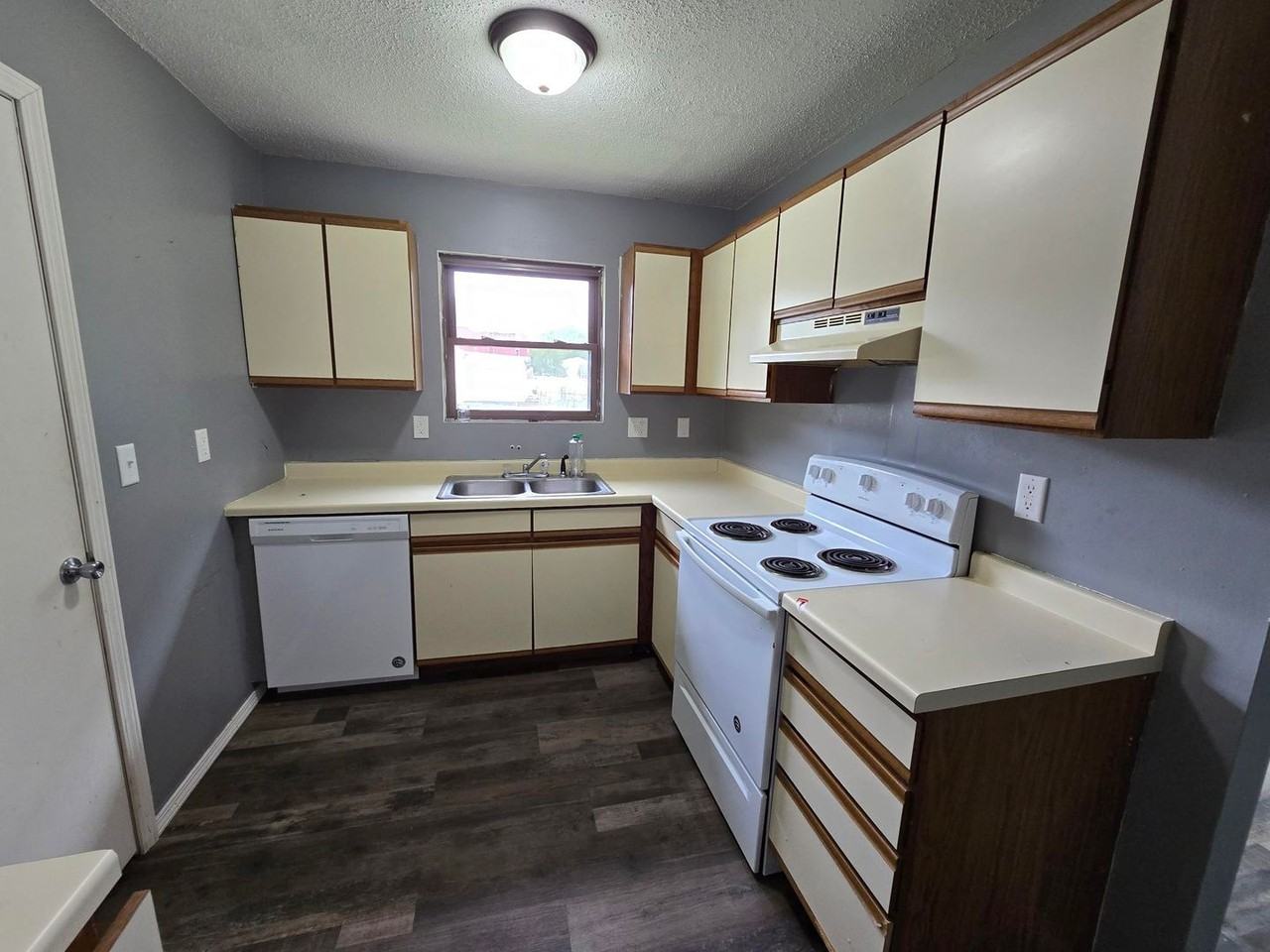 1201 W White St - Photo 3 of 3