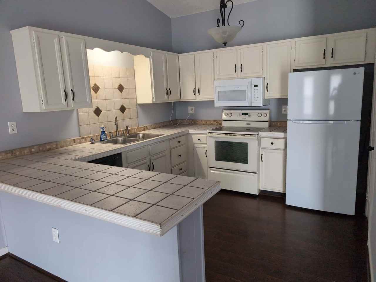 1207 Haig Cir - Photo 7 of 24