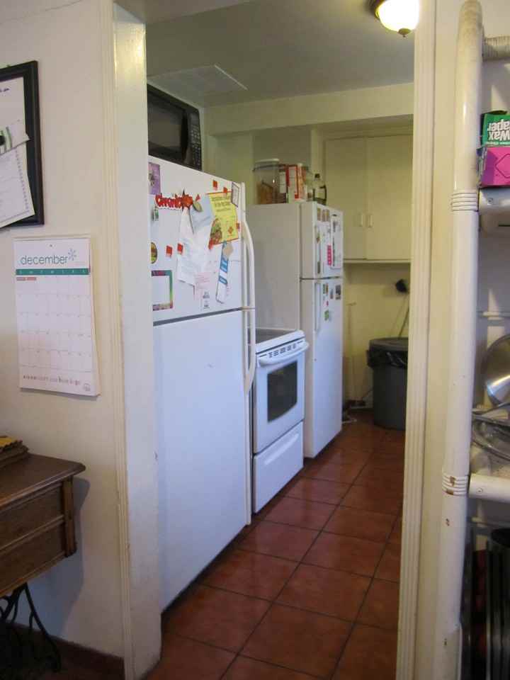 Conveniently Located Home near LAX & 405/105 Fwys - Photo 4 of 10