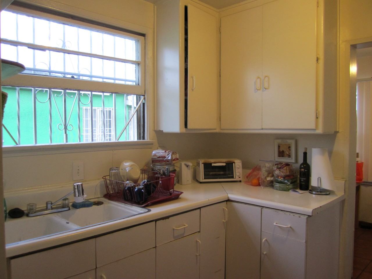 Conveniently Located Home near LAX & 405/105 Fwys - Photo 5 of 10