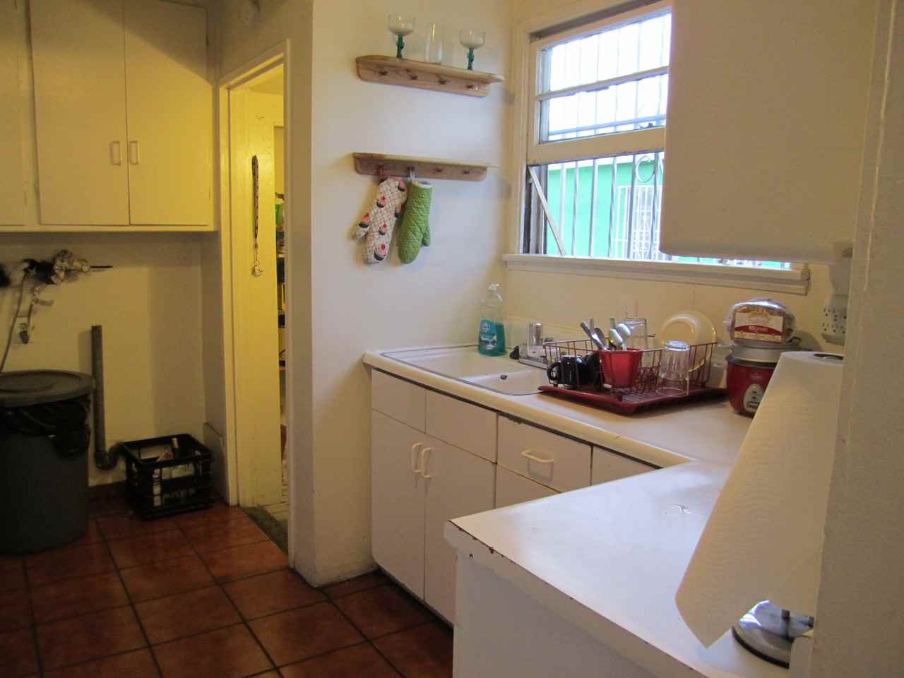 Conveniently Located Home near LAX & 405/105 Fwys - Photo 6 of 10