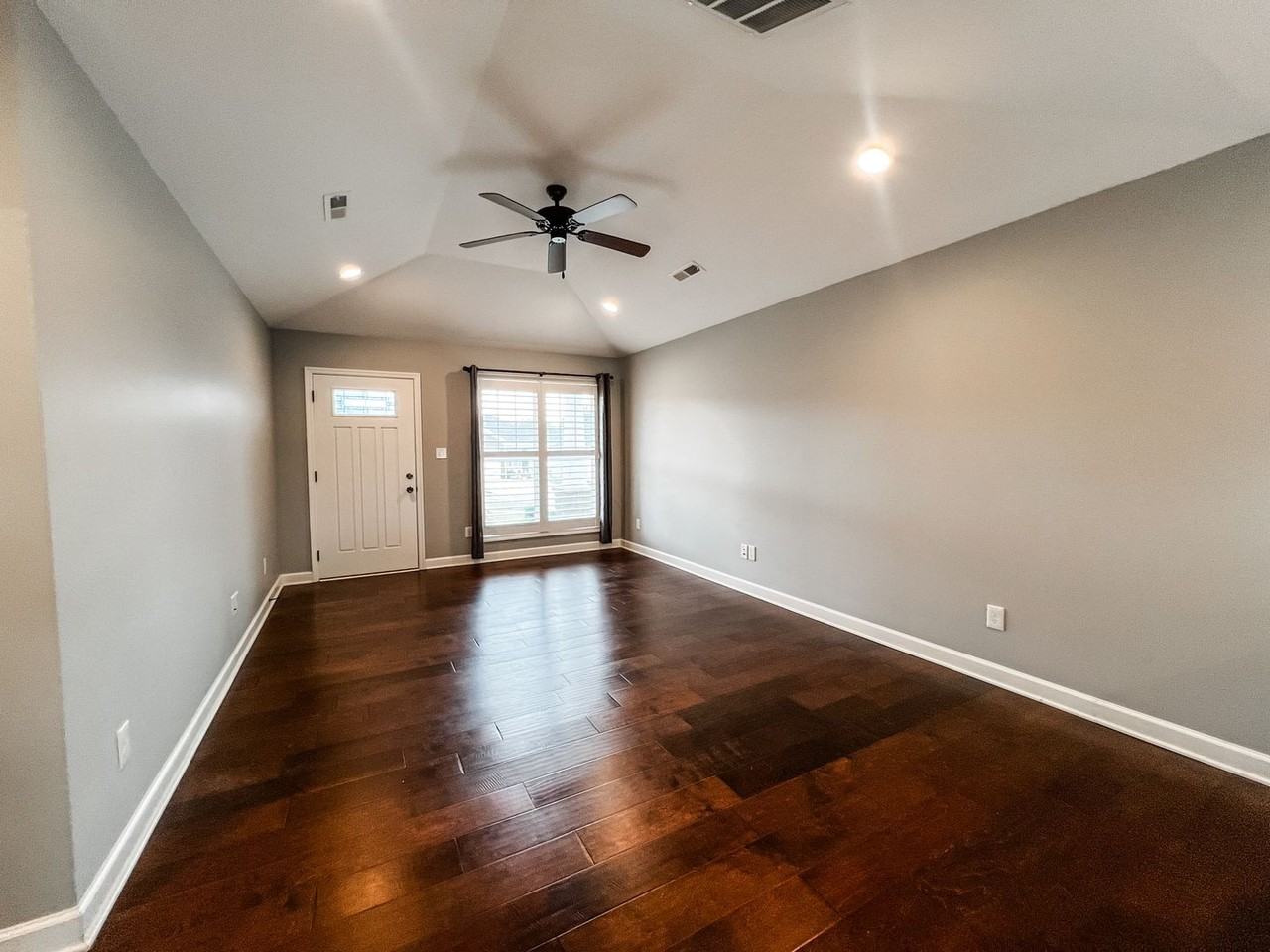113 Sir Barton Ct - Photo 3 of 34