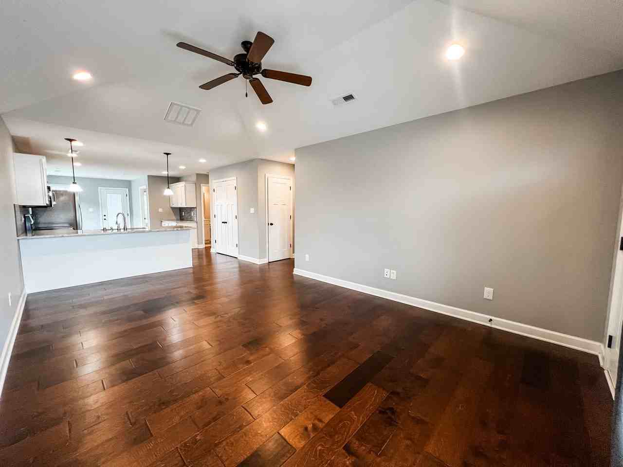 113 Sir Barton Ct - Photo 4 of 34