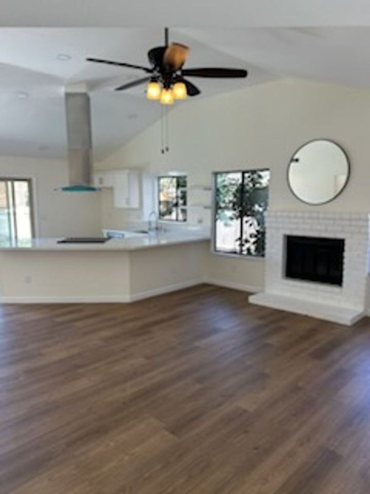 8912 Carvalho Ct - Photo 2 of 13