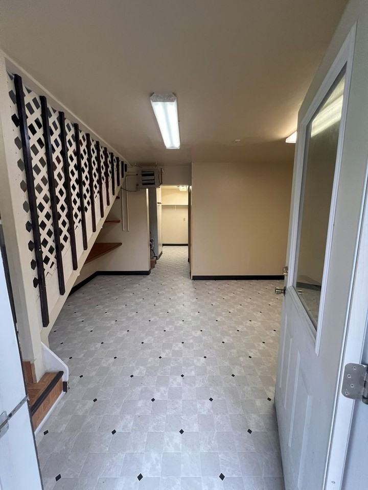 1312 Mylark Ln - Photo 3 of 24