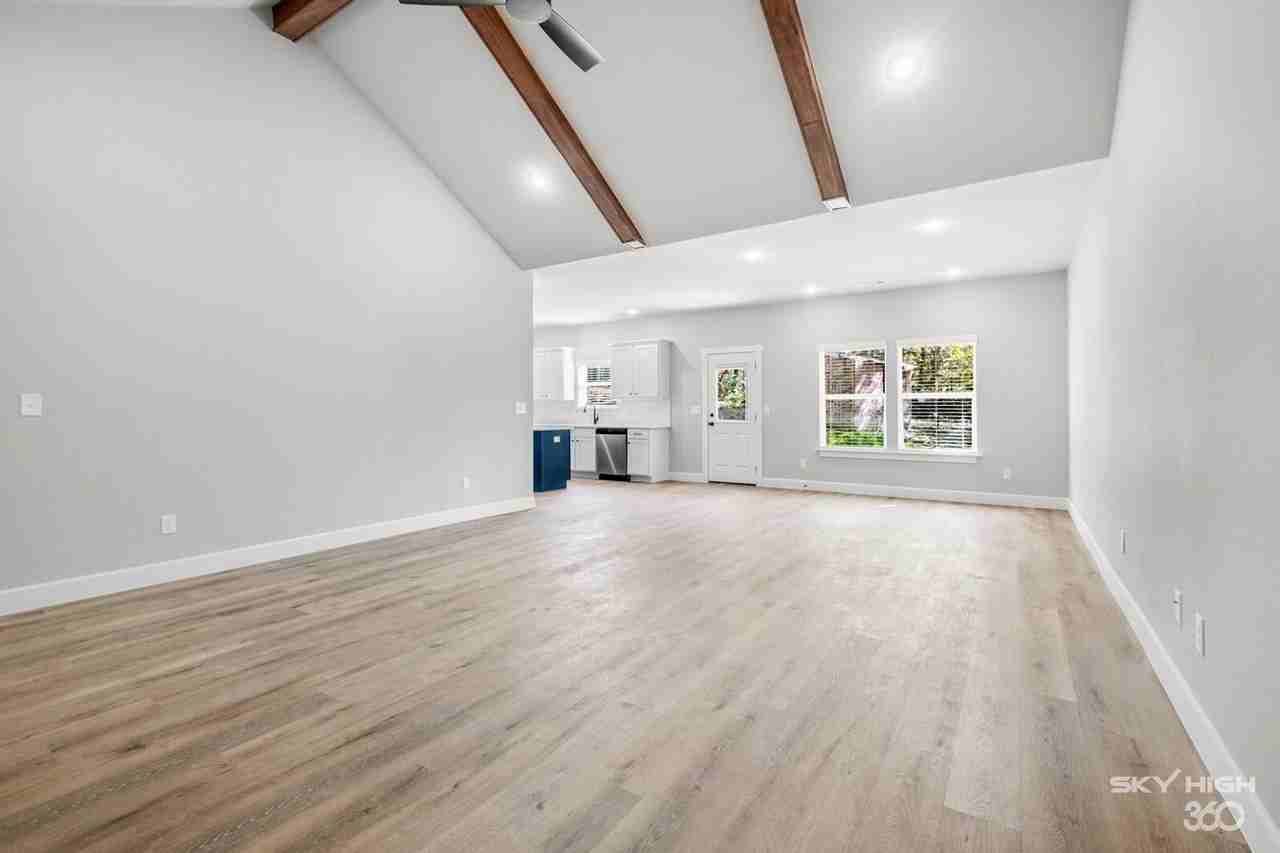 221 Dogwood St - Photo 3 of 25