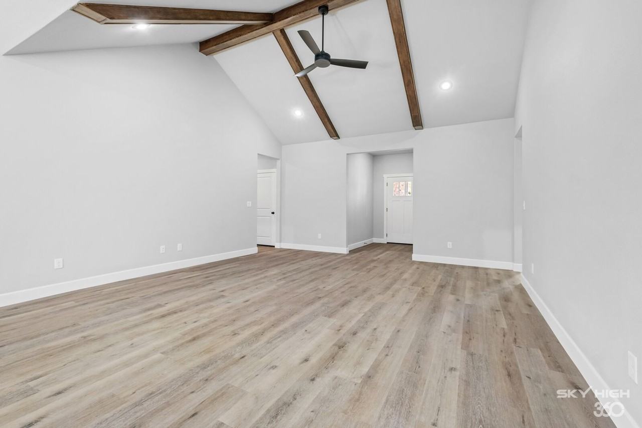 221 Dogwood St - Photo 6 of 25