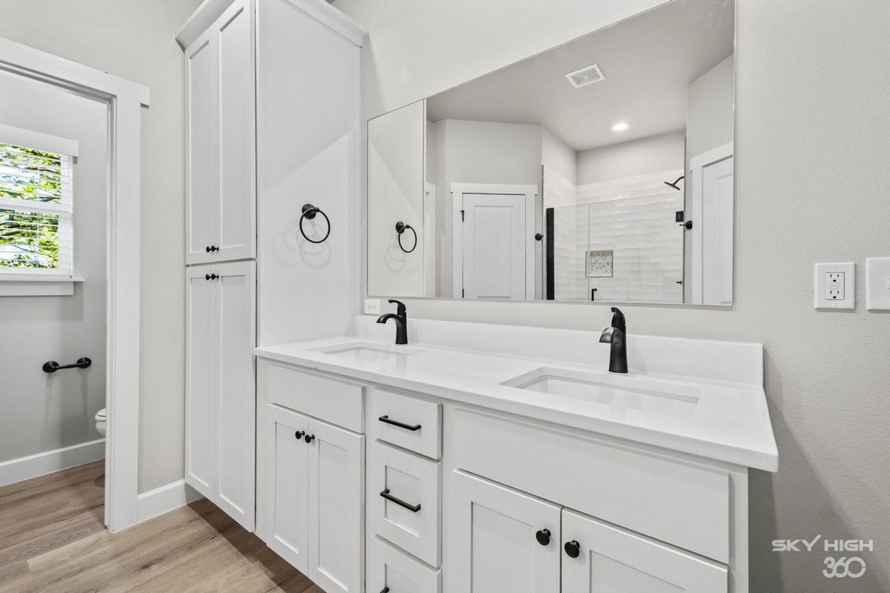 221 Dogwood St - Photo 4 of 25