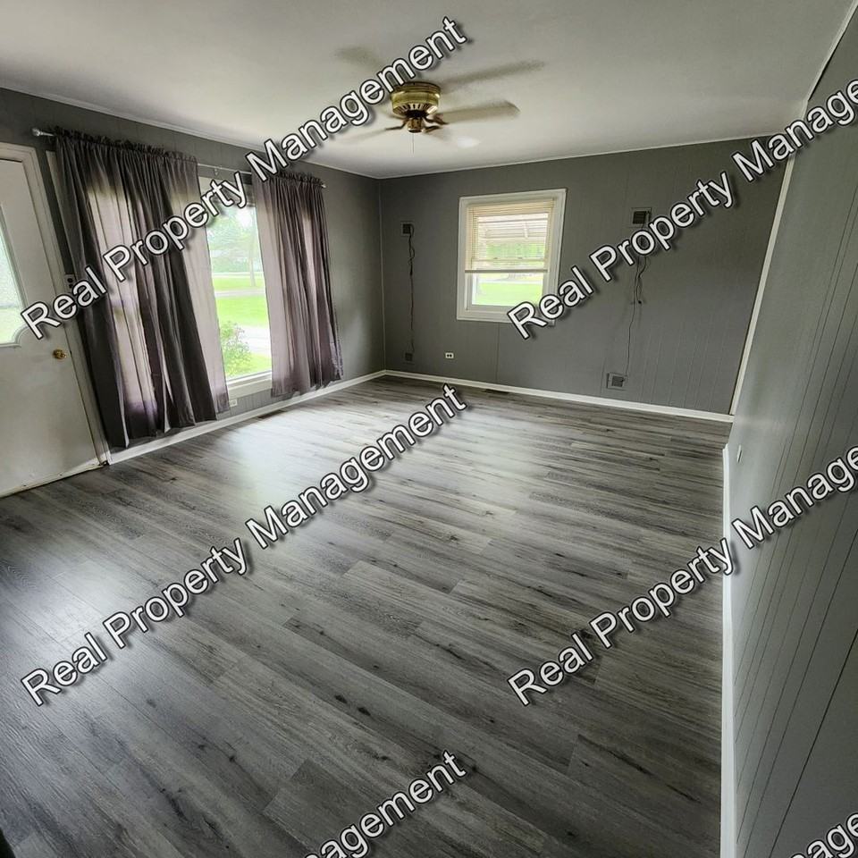 6686 Connecticut St - Photo 2 of 8