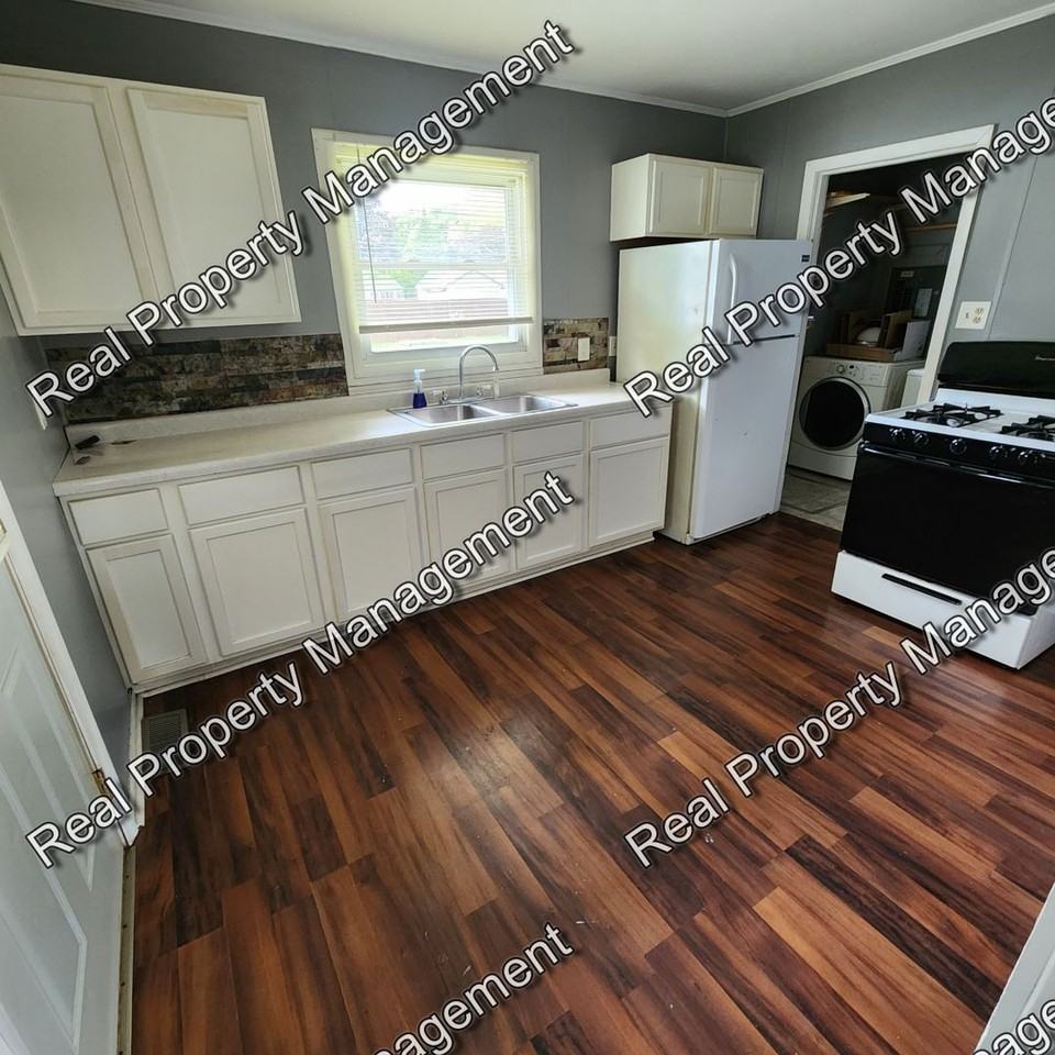 6686 Connecticut St - Photo 3 of 8