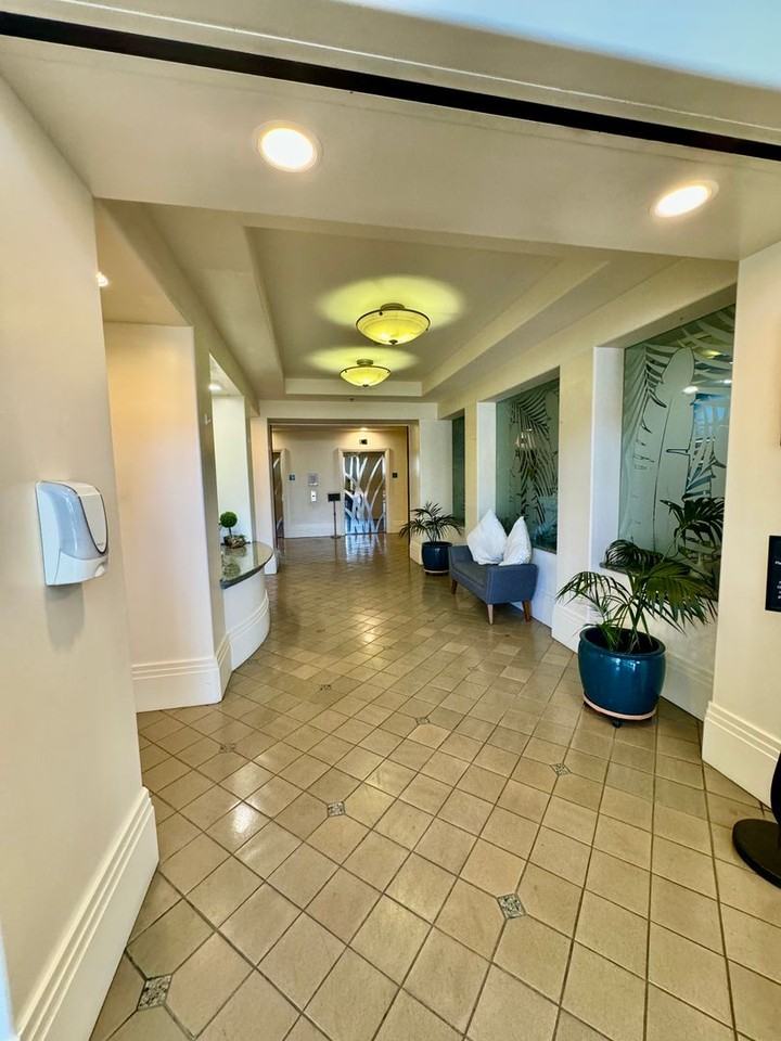 801 S King St #1508 - Photo 3 of 20