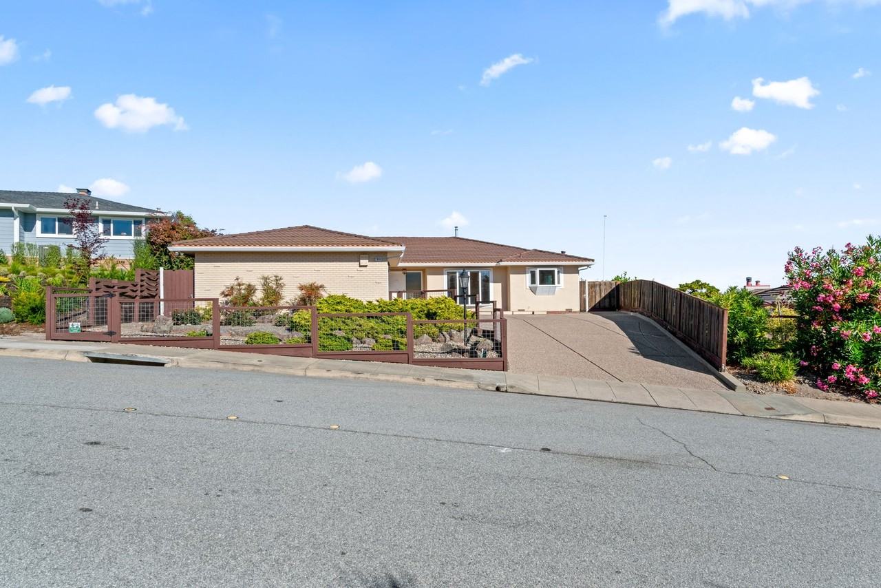 2808 Las Piedras Dr - Photo 3 of 49