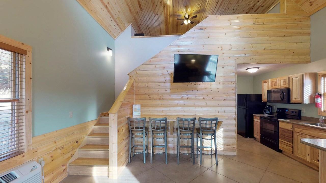 3710 Farnum Creek Rd - Photo 4 of 9