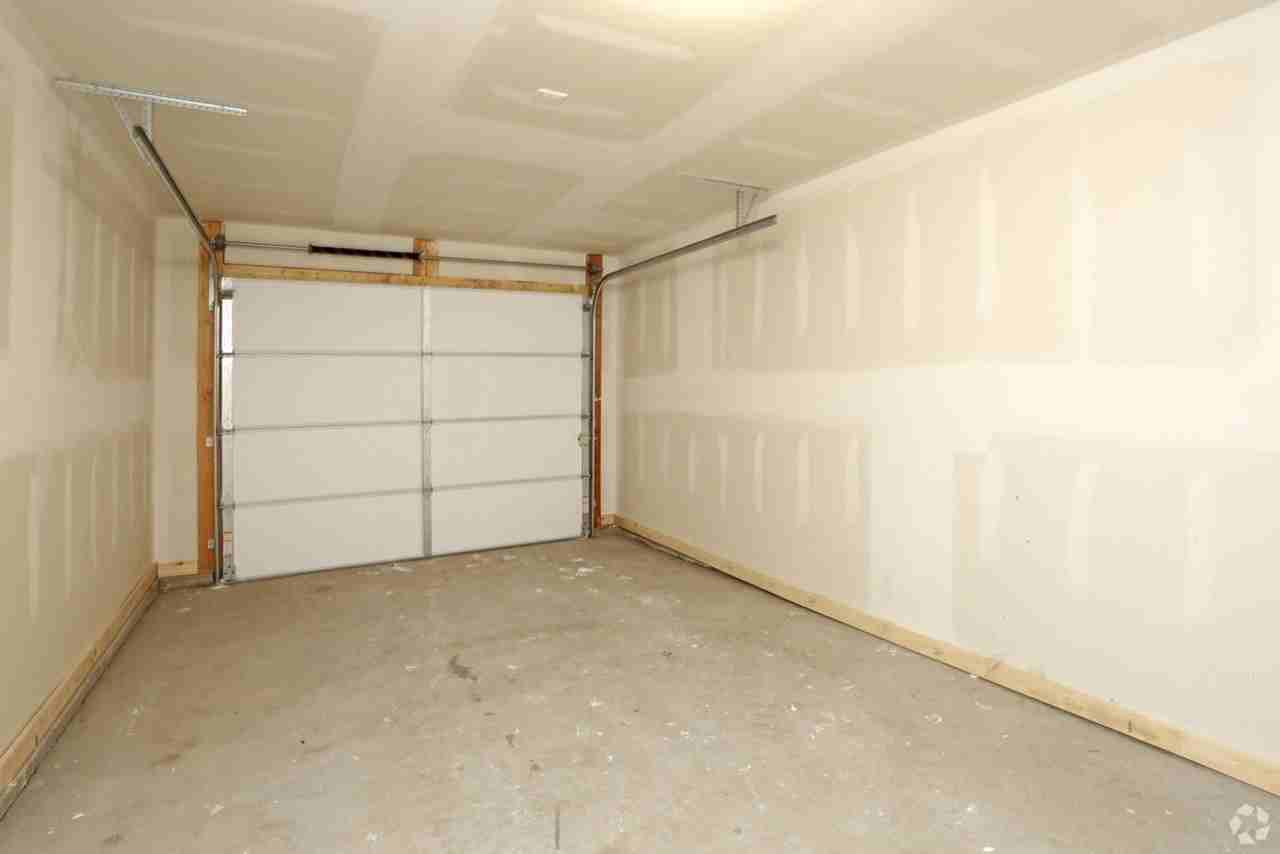 824 E 22nd St - Photo 5 of 12